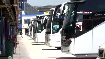İSTANBUL'DA YOLCU BULAMAYAN OTOBÜSLER YÜK TAŞIMAYA BAŞLADI