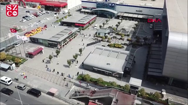 İstanbul’da AVM önlerinde bugün de uzun kuyruklar oluştu