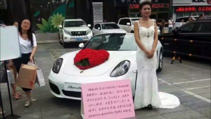 Cô gái mặc váy cưới