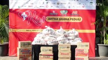 Artha Graha Peduli membagikan paket sembako kepada masyarakat yang terdampak covid-19 di Bulan Ramadhan.