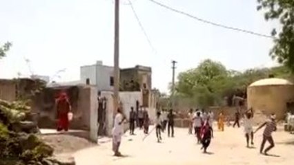 नागौर : रास्ते के लिए दो पक्षों में लाठी-भाटा जंग, दौड़ा-दौड़ाकर पीटने का वीडियो वायरल