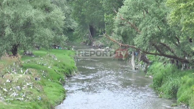 Report TV -Institucionet nuk shqetësohen nga plehrat! Ping-pong kush do të pastrojë lumin e Tiranës