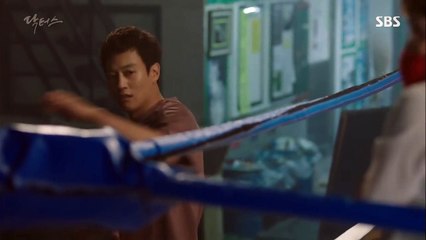 Park Shin Hye khoe khả năng đánh đấm trong Doctors