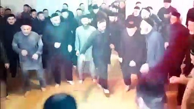 Màn quẩy hết sức trật tự của các cụ ông thu hút gần 11 triệu lượt xem