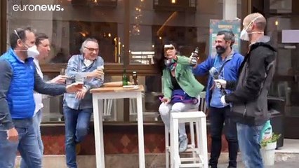 COVID-19: Άνοιξαν μπαρ και καταστήματα στην Ισπανία