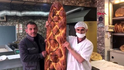 BAYBURT 2 metre 45 santim uzunluğunda pideyle 'evde kal' mesajı