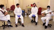 Sağlık çalışanlarının Reynmen'in şarkısını koronavirüse uyarlayarak çektiği klip alkış topladı