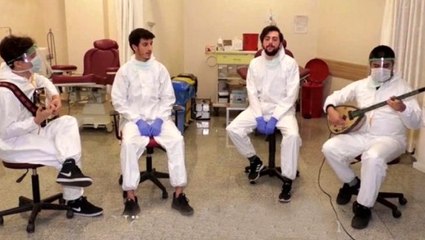 Sağlık çalışanlarının Reynmen'in şarkısını koronavirüse uyarlayarak çektiği klip alkış topladı