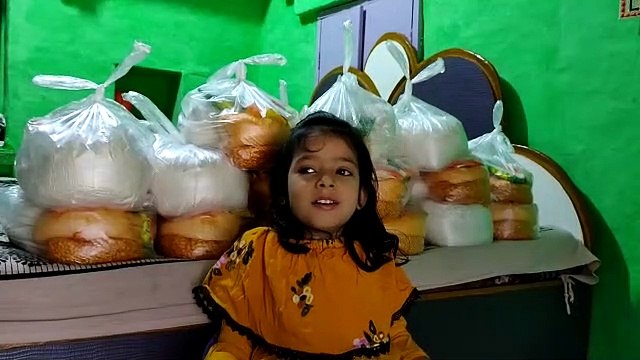 मंदसौर- 5 वर्षीय बालिका ने गुल्लक तोड़ गरीबों को बांटा राशन