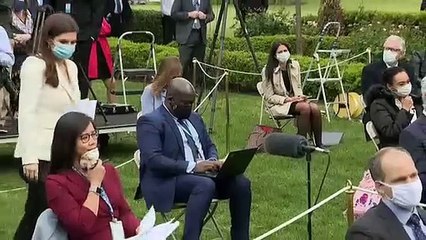 Donald Trump ataca a una periodista al ser preguntado por la cifra de fallecidos en Estados Unidos