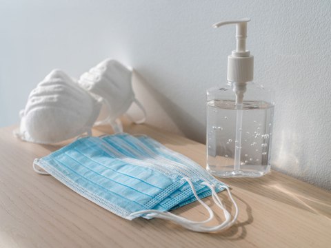 Reciclaje: ¿en qué contenedor se tiran las mascarillas usadas?