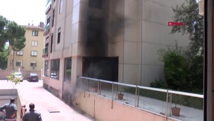 İSTANBUL-KADIKÖY'DE ÇIKAN YANGINDA DUMANDAN ETKİLENDİLER ek görüntüler