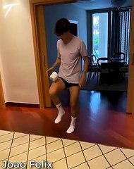 Messi challenges the Corona virus quarantine in his Football Stars frands offer Juggling with Toilet Paper Skills
