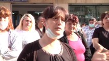Ora News - Vlorë: Një punonjësish të një fasonerie këpucësh në protestë për pagën e luftës