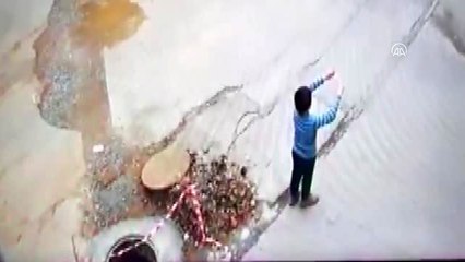 Mersin'de 5 yaşındaki çocuk uçurtmayla oynarken rögara düştü