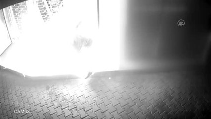 İş yerini kundaklamak isterken kendini yakan zanlının görüntüleri ortaya çıktı