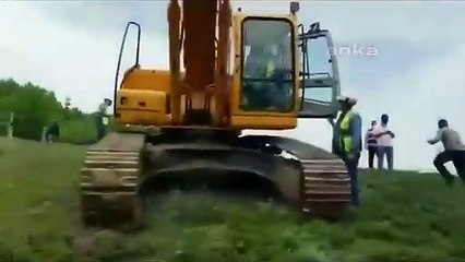 CHP'li Kayışoğlu, maden şirketinin çalışmasını engellemek için kepçeye çıktı!