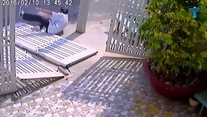 Top 15 Weird Things Caught On Security Cameras And CCTV #5