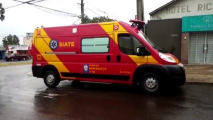 Vectra e Fiat 147 batem na Avenida Brasil, no Bairro Coqueiral