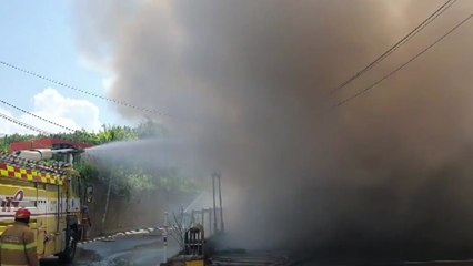 고양 물류창고·공장 화재...건물 8개 동 불에 타 / YTN