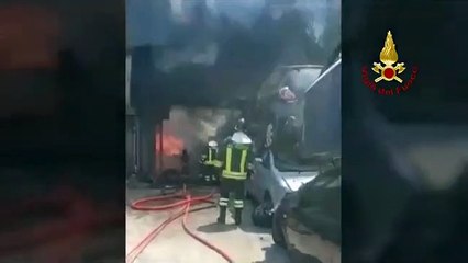 Aci Sant'Antonio (CT) - Incendio in autodemolizioni (12.05.20)