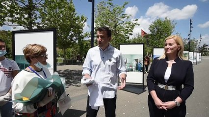 Top News - Ekspozitë para bashkisë/ ‘Mirënjohje për heronjtë çdo ditë’