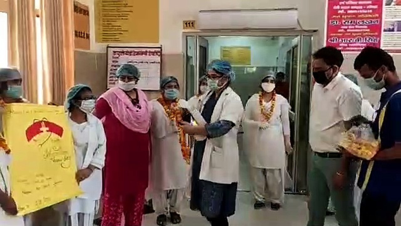विश्व नर्स दिवस पर युवा सोच संस्था ने नर्सों को किया सम्मानित