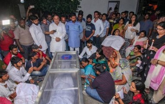 Vivek Tiwari Murder: UP police and ministers try to justify the encounter