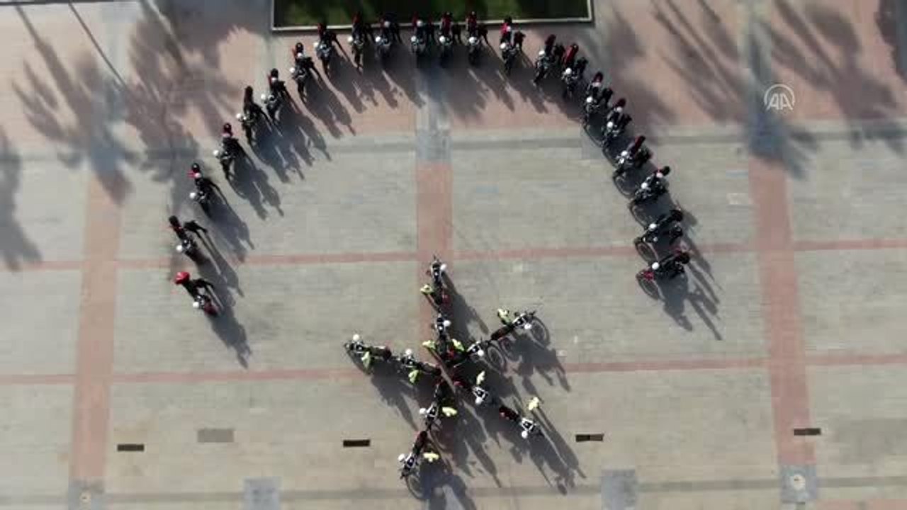 Polis korteji vatandaşlara 19 Mayıs coşkusu yaşattı