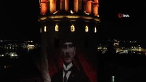 Galata Kulesine yansıtılan Türk bayrağı ve Atatürk'ün fotoğrafları görsel şölen sundu