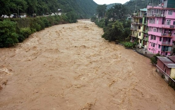 Himachal Pradesh: Cloud bursts, landslides damage several roads in Mandi district