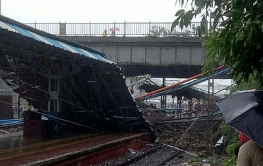 Five injured as Mumbai bridge collapses, probe ordered