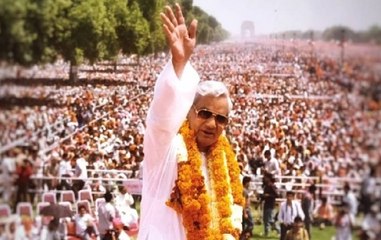 Video herunterladen: Atal Bihari Vajpayee funeral: Watch how the last rites were performed