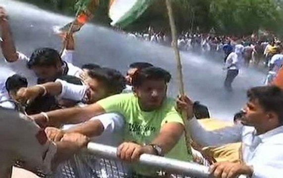 Shimla: Clash between Youth Congress workers and policemen, several injured