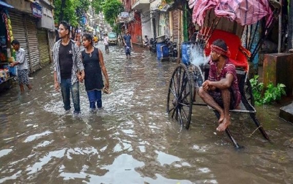 Flood hits Indian states and parts of China, disrupts daily life