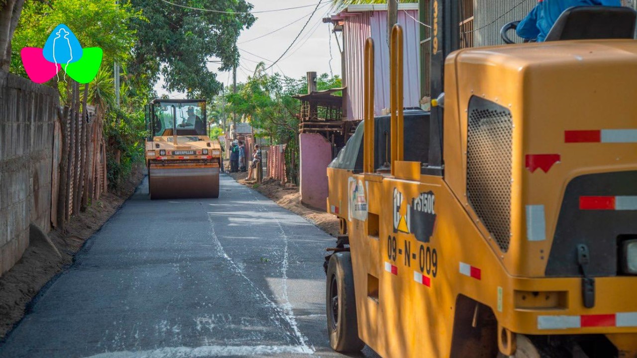 Supervisan avances del proyecto vial en el barrio Hilario Sánchez