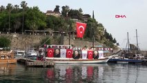 Antalya'da denizde 100'er metrelik Türk bayrağı açıldı
