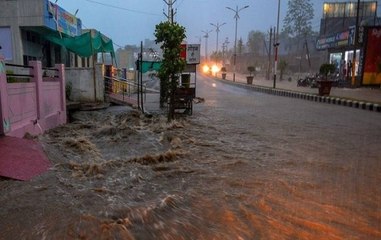 MeT department issues alert of heavy rain in Gujarat and Mumbai