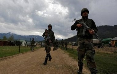 Video herunterladen: J&K: Militants hurl two grenades at CRPF camp in Pulwama