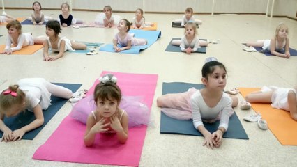 Sophia, Isabella e Alice Aula de Ballet - Aula 13 - coreografia. Alongamento