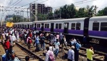 Local train derails in Mumbai