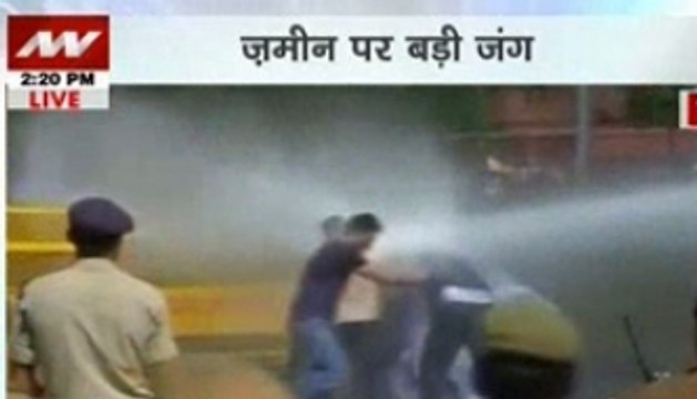 Congress stages protest against Land Bill