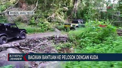 Polisi Bagikan Bantuan ke Pelosok Desa dengan Bantuan Kuda