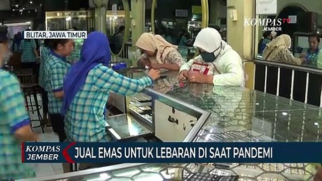 Ibu-ibu Jual Perhiasan Emas Untuk Lebaran di Saat Pandemi
