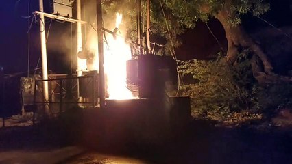 हरदोई: ट्रांसफार्मर में लगी भीषण आग, रहवासि हुए परेशान