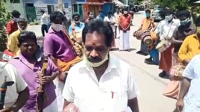 அரசு நிவாரணம் வழங்க கோரி சேலம் அம்மாபேட்டை பகுதியில் இசைக்கலைஞர்கள் கோரிக்கை