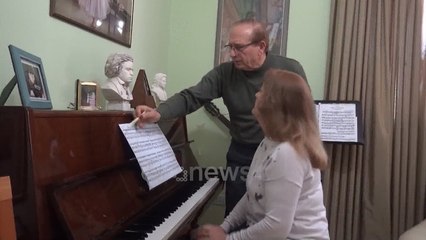 Ora News - Karantina nuk i pengon artistët nga Elbasani të luajnë muzikë