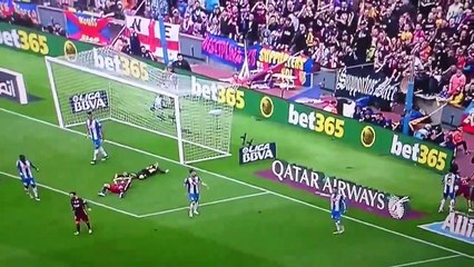 Luis Suarez bị đá nguội trong trận gặp Espanyol