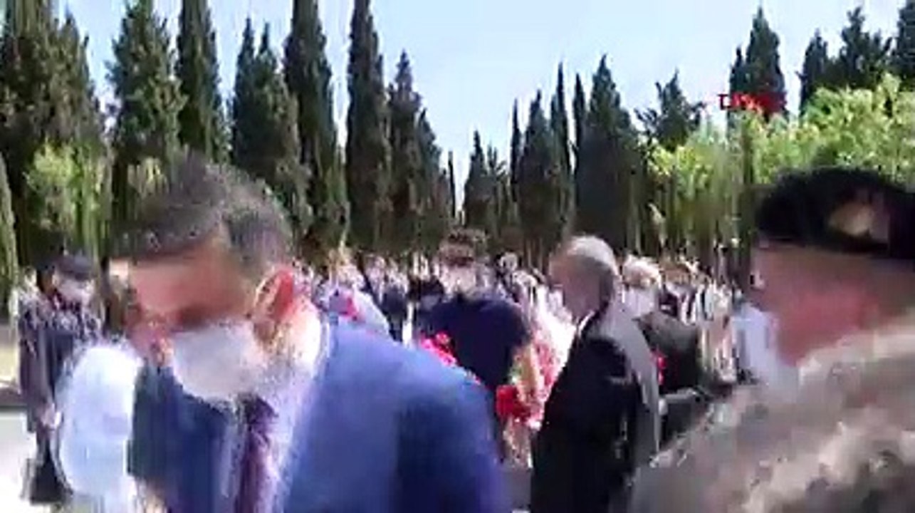 Soma faciasında hayatını kaybeden 301 madenci mezarları başında anıldı