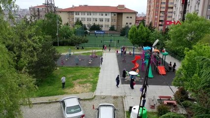 İSTANBUL'DA KISITLAMANIN KALMASIYLA PARKLARA AKIN EDEN ÇOCUKLAR HAVADAN GÖRÜNTÜLENDİ